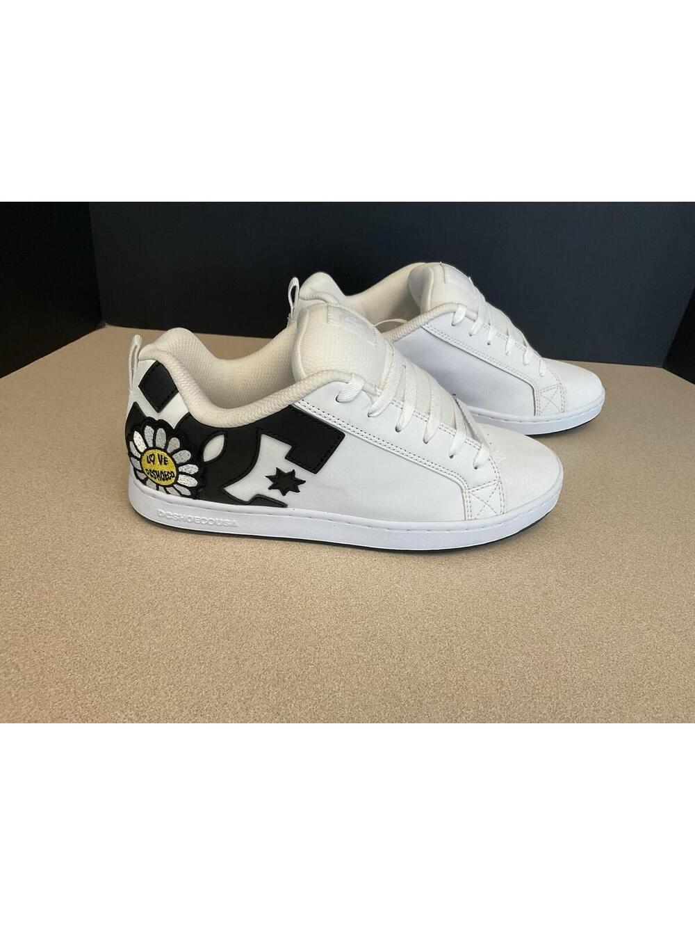 New! Womens DC Court Graffik Daisy White Skate Sneakers/Shoes. Size 9. Awesome!